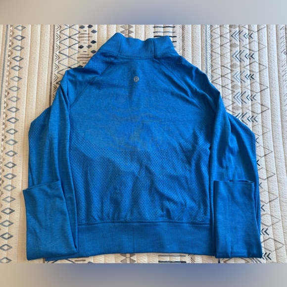 Lululemon Breathable Textured Knit Training Jacket in Poolside / Aero Blue - Picture 8 of 8
